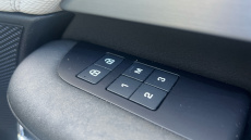 Land Rover Discovery 3.0 D300 R-Dynamic SE 5dr Auto Diesel Station Wagon